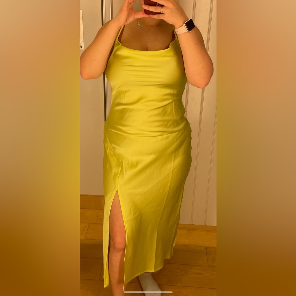 Silky form fitting dress! Size medium! Worn once! Very comfortable!
